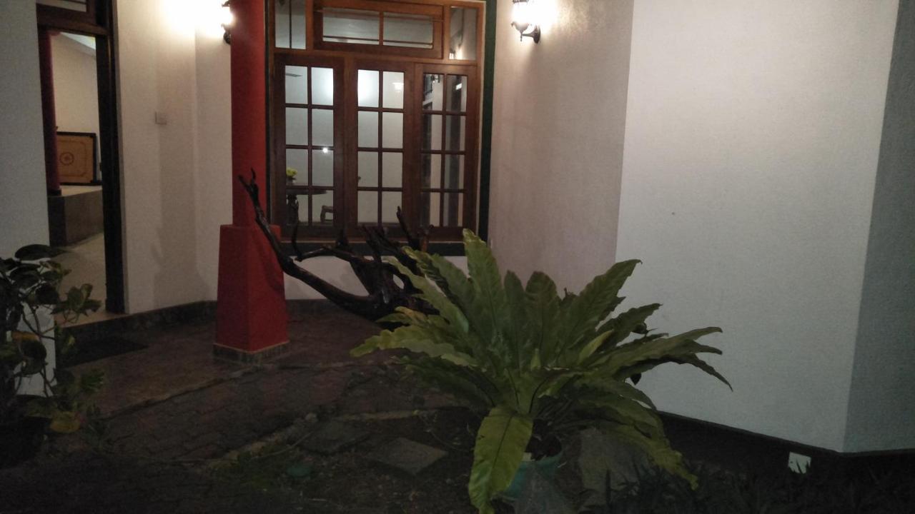 Hotel Mandakini Battaramulla Exterior foto